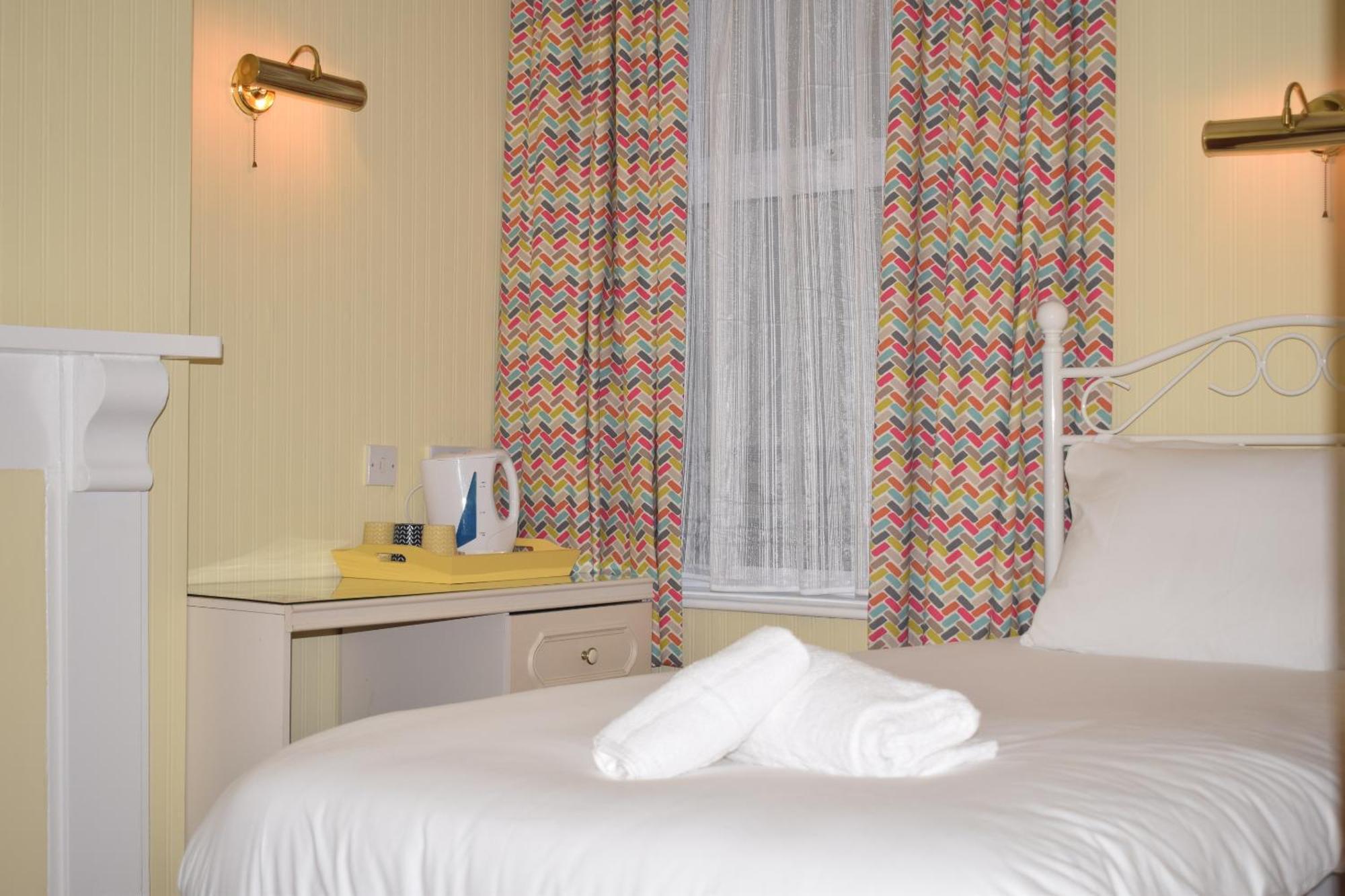 Penn House Hotel Weymouth Room photo